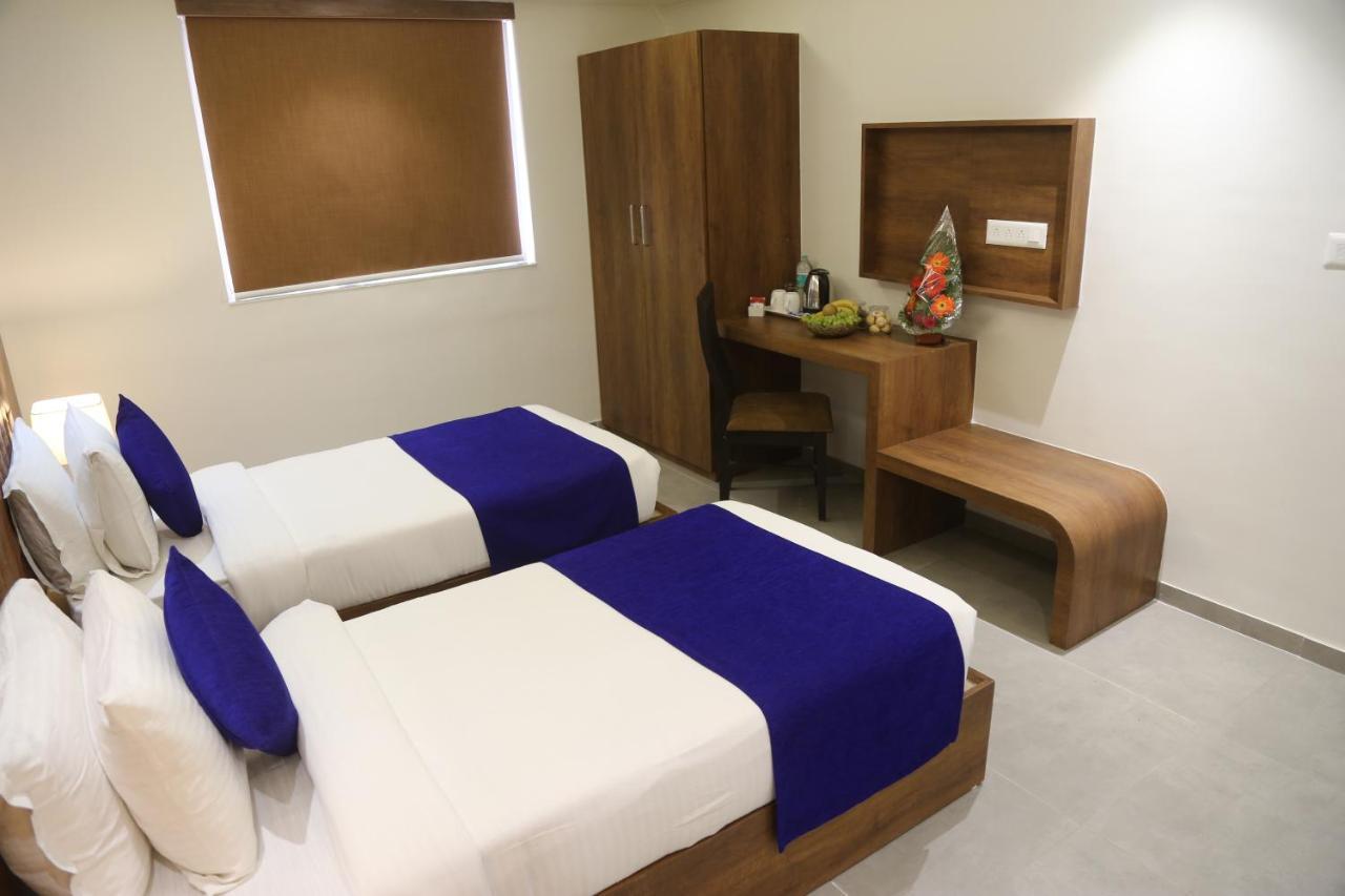 Hotel Nova Pride راجكوت المظهر الخارجي الصورة
