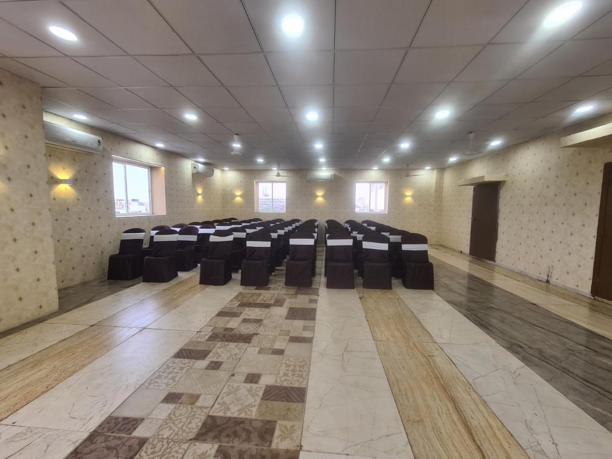 Hotel Nova Pride راجكوت المظهر الخارجي الصورة