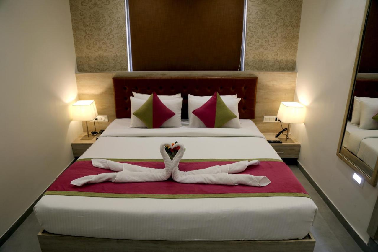 Hotel Nova Pride راجكوت المظهر الخارجي الصورة