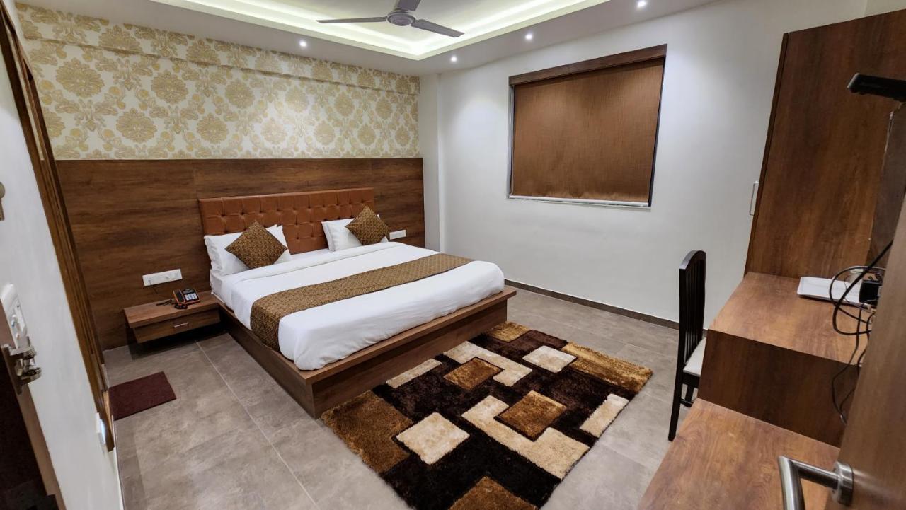 Hotel Nova Pride راجكوت المظهر الخارجي الصورة