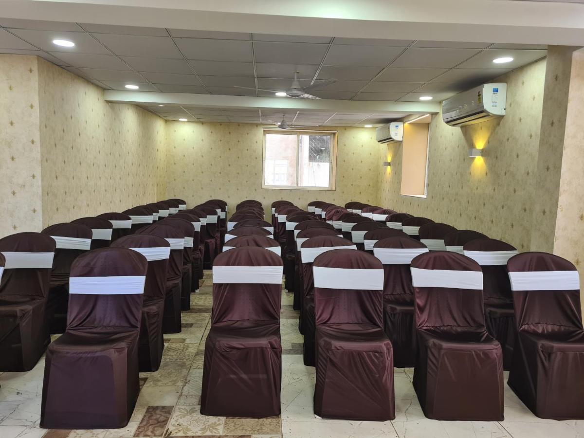 Hotel Nova Pride راجكوت المظهر الخارجي الصورة
