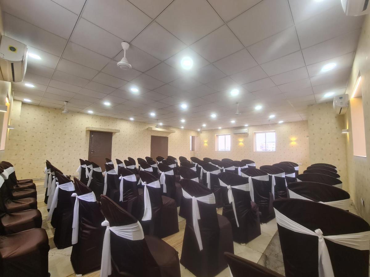 Hotel Nova Pride راجكوت المظهر الخارجي الصورة
