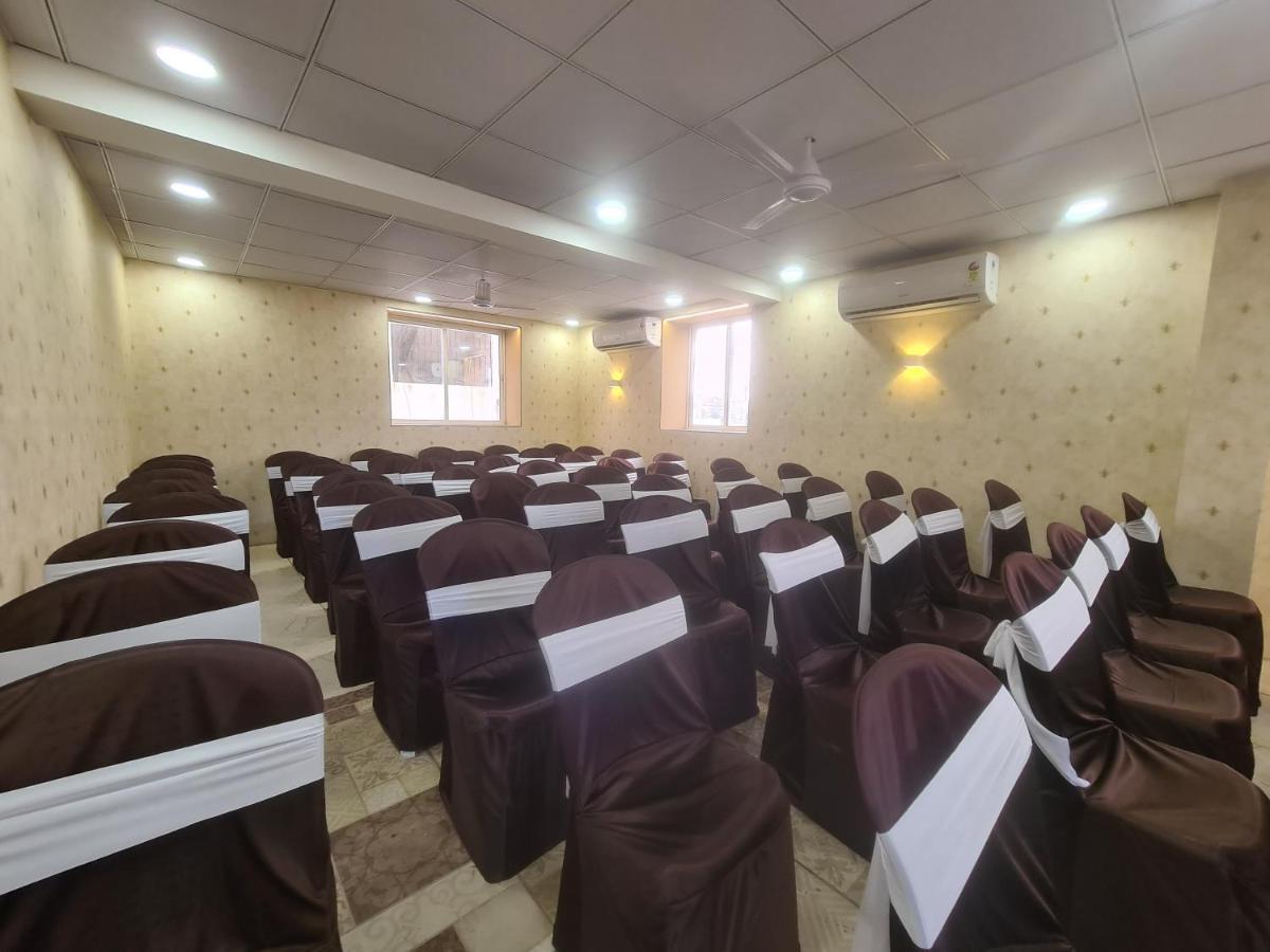 Hotel Nova Pride راجكوت المظهر الخارجي الصورة