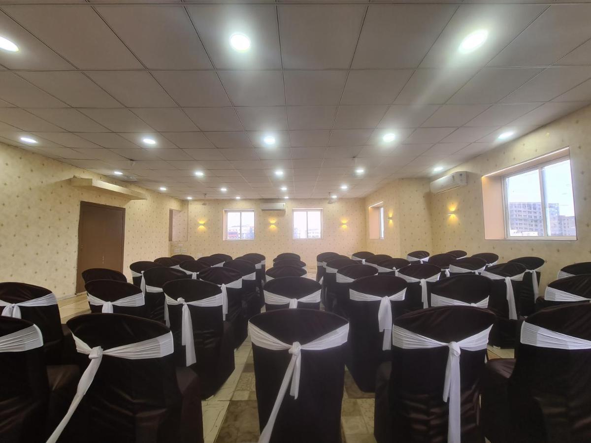 Hotel Nova Pride راجكوت المظهر الخارجي الصورة