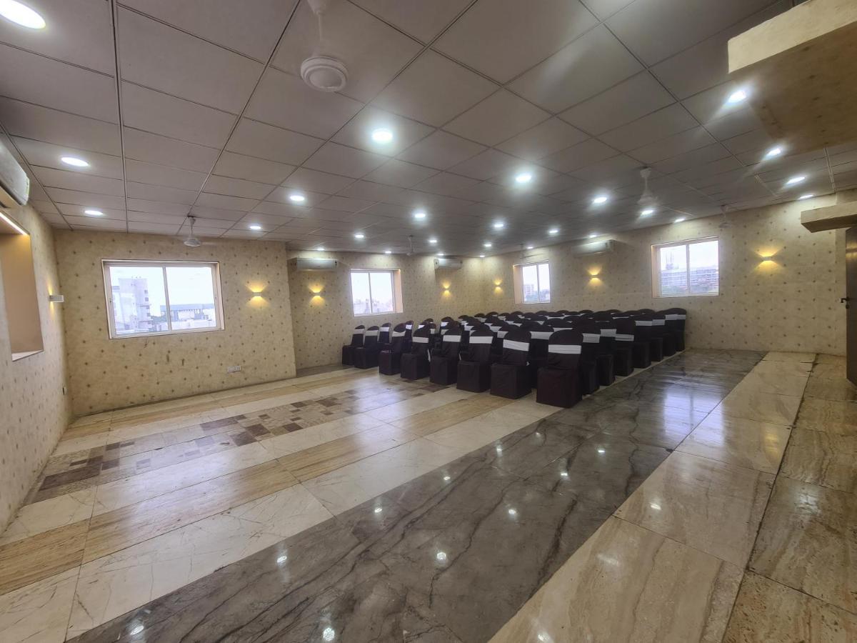 Hotel Nova Pride راجكوت المظهر الخارجي الصورة