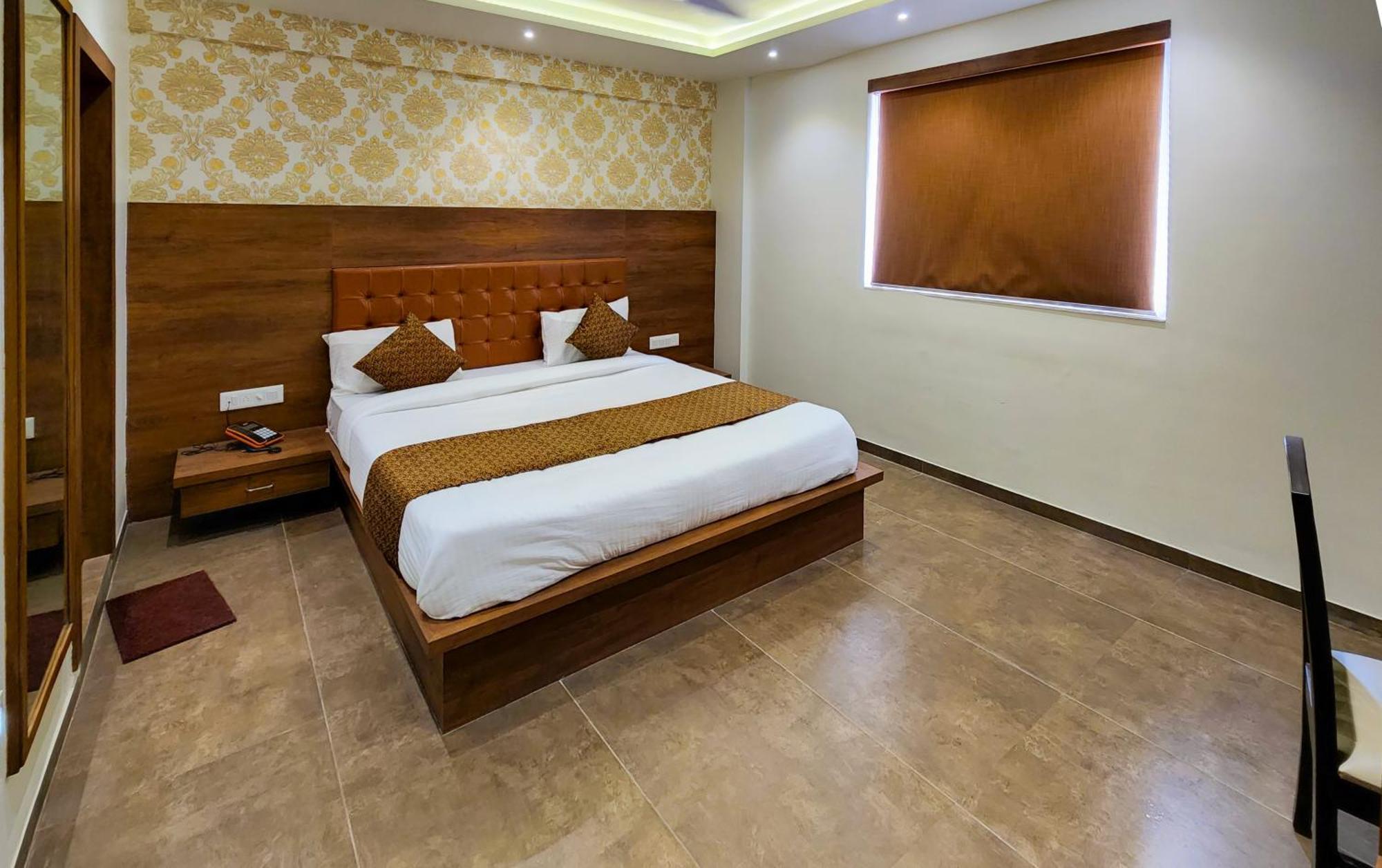 Hotel Nova Pride راجكوت المظهر الخارجي الصورة